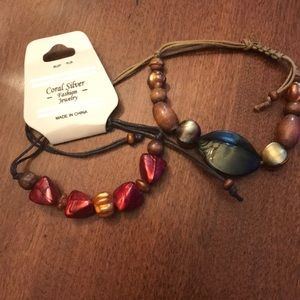 2 Adjustable bracelets.